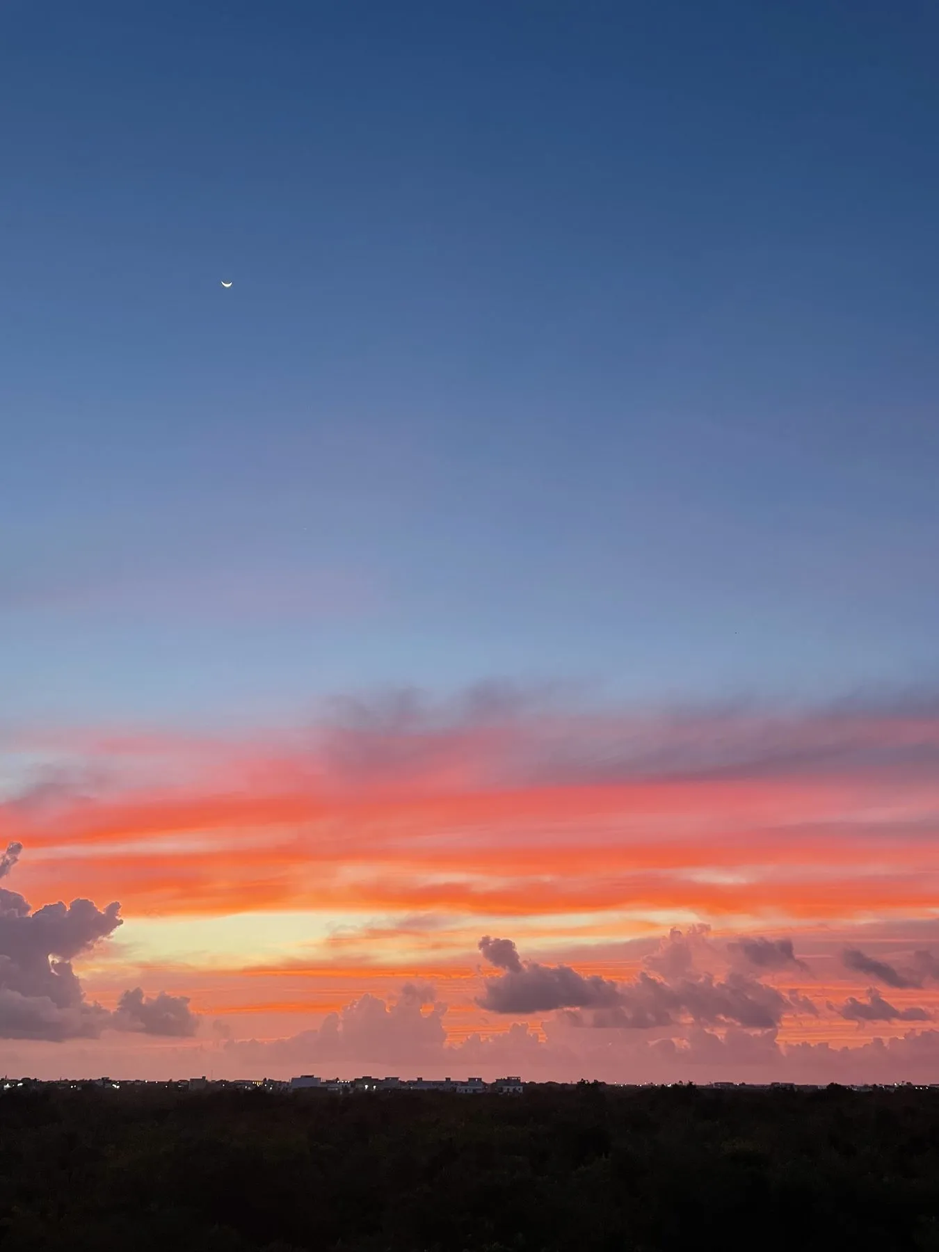Amanecer del 19 de agosto de 2025, minutos después